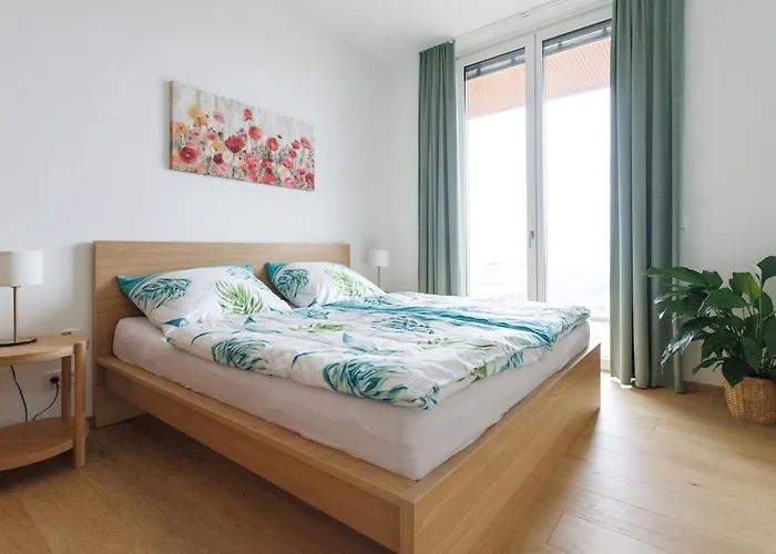 Sunny Oasis, 60 Sq M Private Terrace, Park View Apartamento