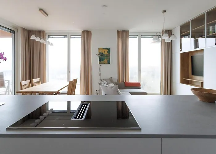 Sunny Oasis, 60 Sq M Private Terrace, Park View Apartamento